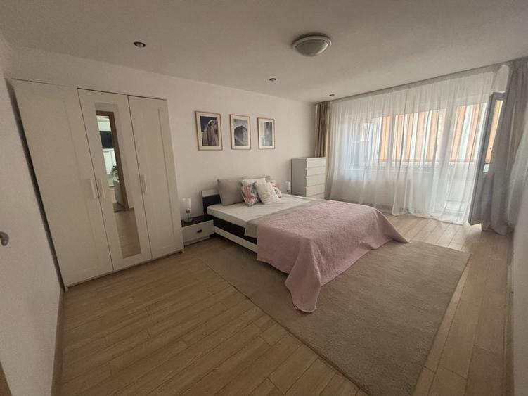 Apartament cu 3 camere decomandat în Central