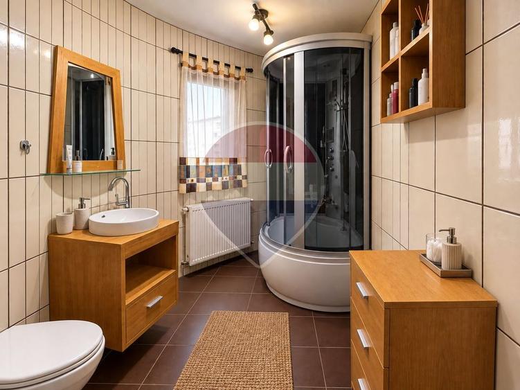 Casă individuală cu 6 camere cu Teren 497 Mp în Tractorul