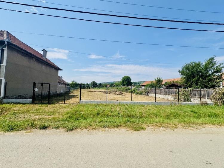 Casă individuală cu 5 camere cu Canalizare în Șeica Mare