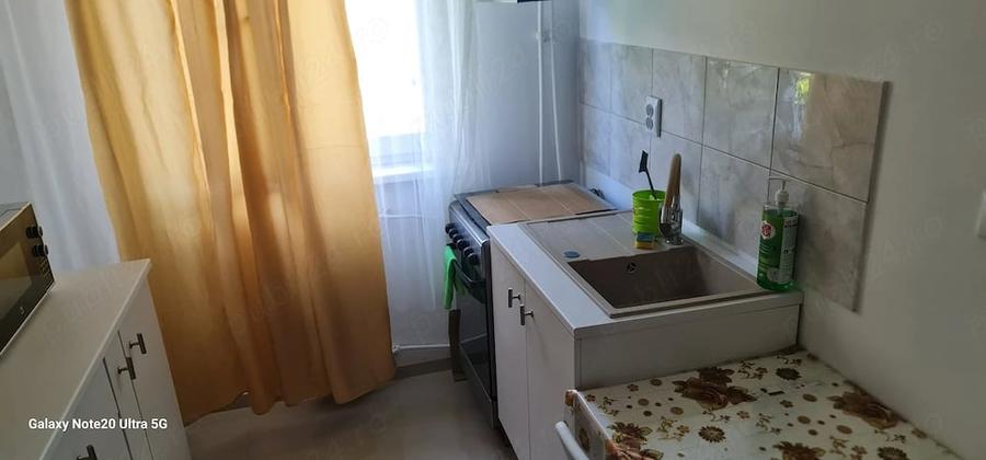 Apartament cu 3 camere decomandat în P-ța Doina