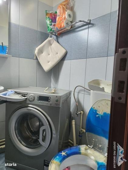 Apartament cu 3 camere decomandat în Drumul Sării