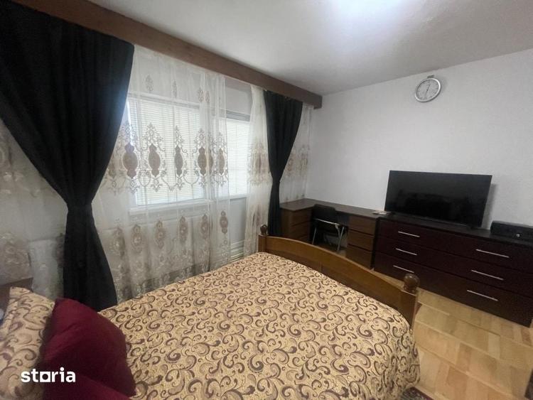 Apartament cu 4 camere în Craiovița Nouă