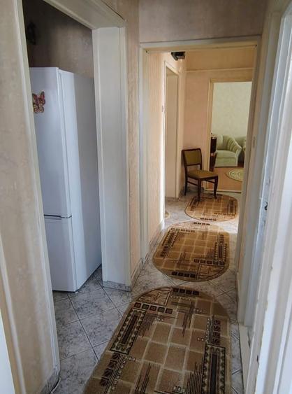 Apartament cu 3 camere decomandat în Școlilor