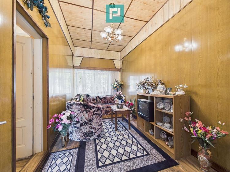 Casă individuală cu 6 camere cu Teren 2712 Mp în Central