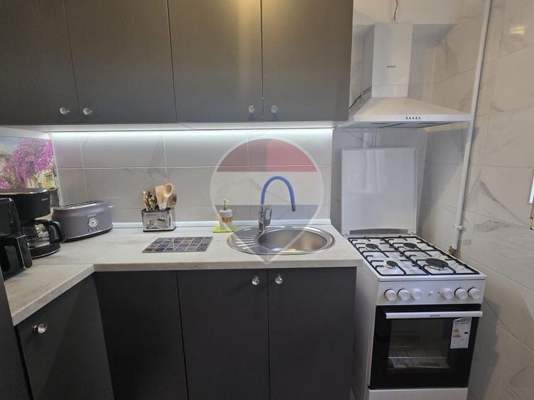 Apartament cu 2 camere decomandat, mobilat în Central
