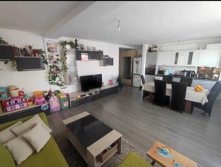 Apartament cu 2 camere semidecomandat în Borhanci