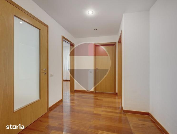 Apartament cu 4 camere decomandat în Primăverii
