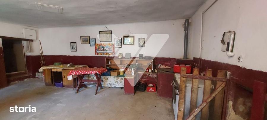 Casă cu 6 camere cu Teren 2109 Mp în Slimnic