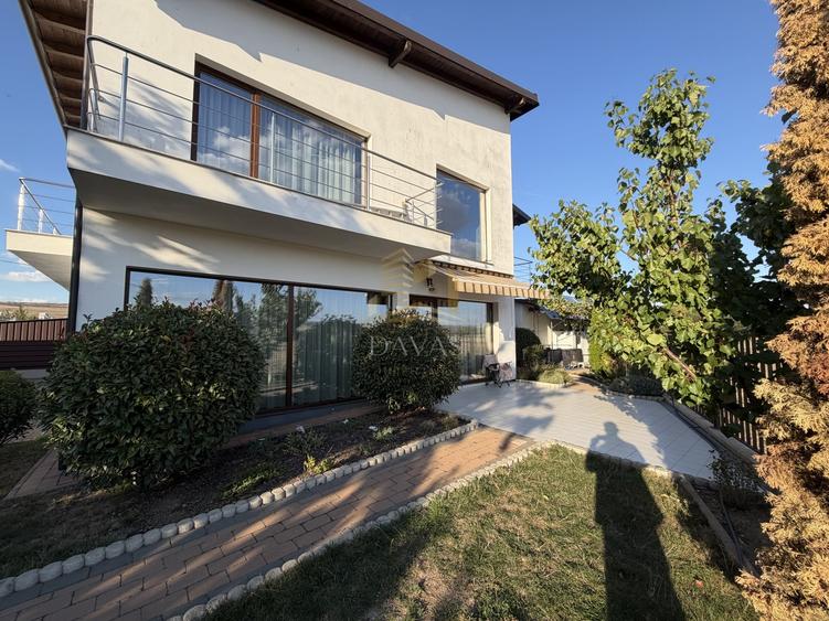 Casă individuală cu 5 camere cu Garaj în Someșeni