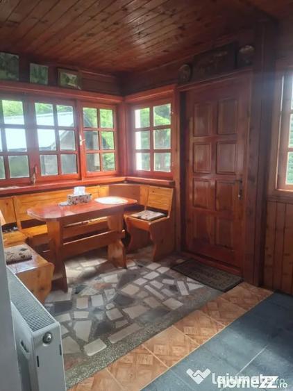 Casă cu 4 camere cu Teren 730 Mp în Izvoarele