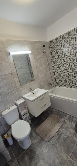 Apartament cu 2 camere decomandat în Roșu