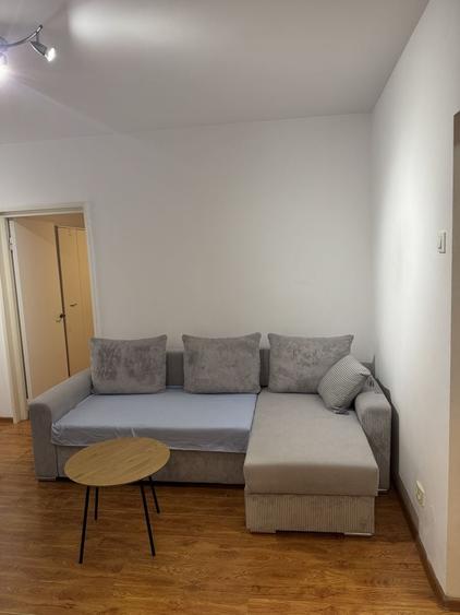 Apartament cu 2 camere semidecomandat în Berceni