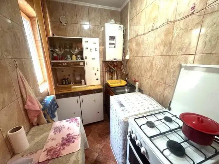 Apartament cu 4 camere decomandat în Drăgănești-Olt