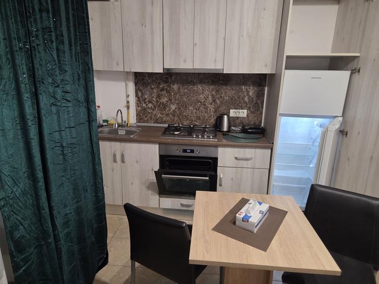 Apartament cu 20 camere semidecomandat în Universitate