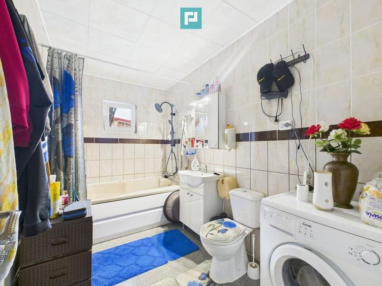 Casă individuală cu 4 camere cu Canalizare în Cenei
