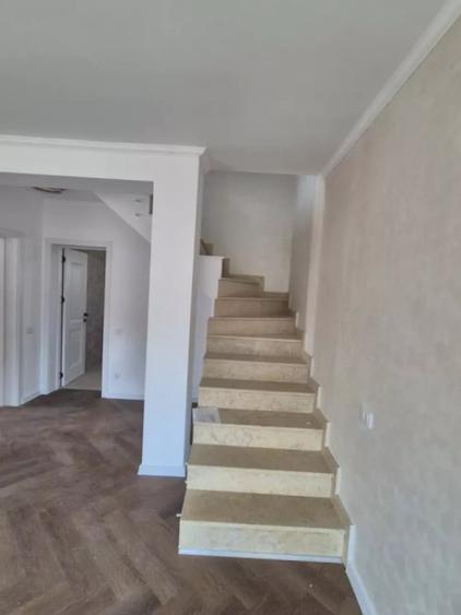 Casă cu 4 camere cu Teren 300 Mp în Central