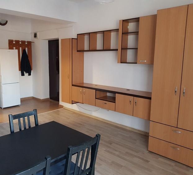 Garsonieră decomandată în Runcu