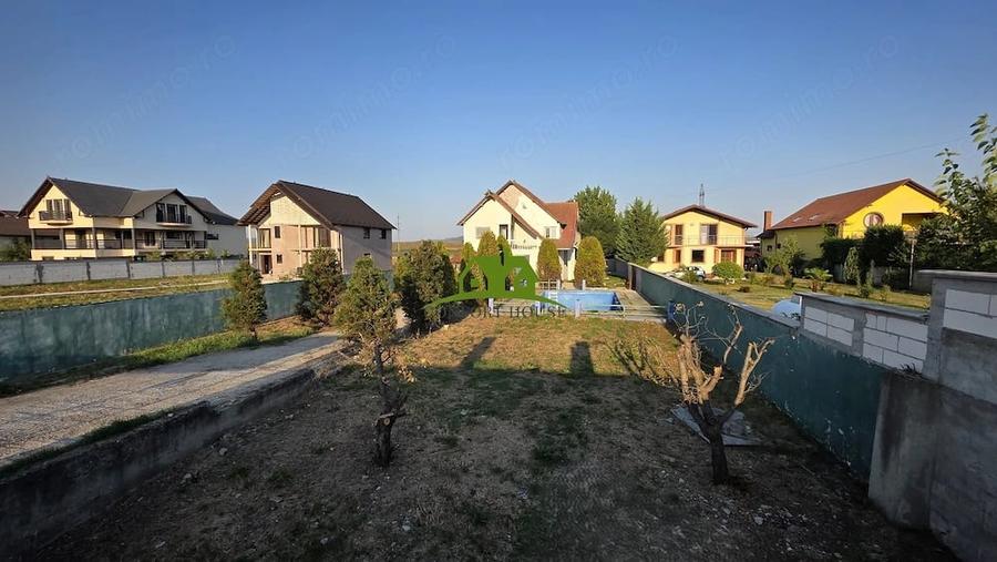 Casă cu Teren 3600 Mp în Slăvitești