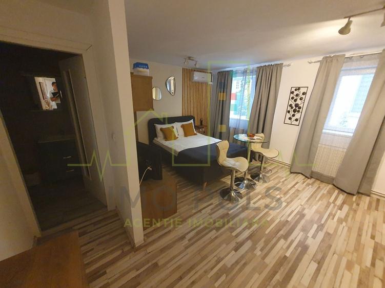 Casă individuală cu 10 camere cu Piscina în Soarelui