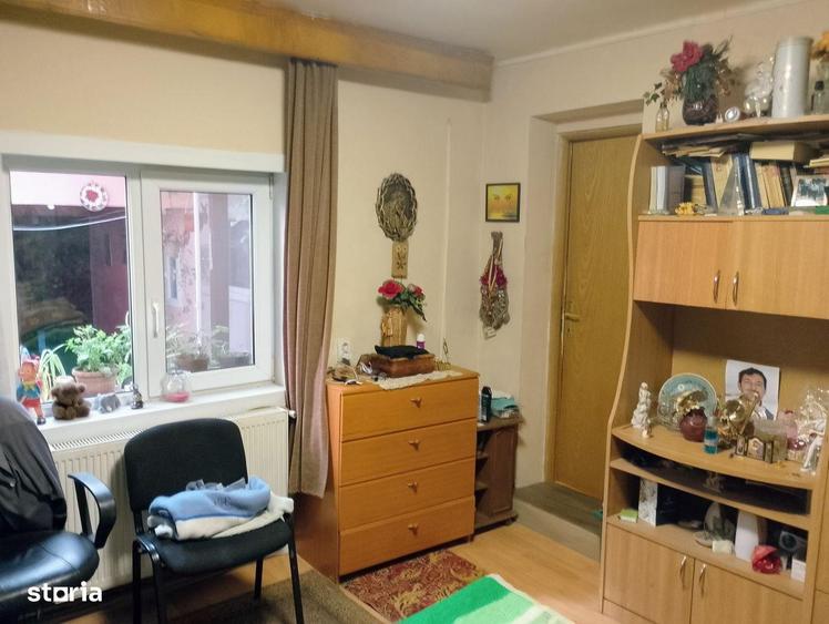 Casă cu 6 camere cu Teren 570 Mp în Ghirodei
