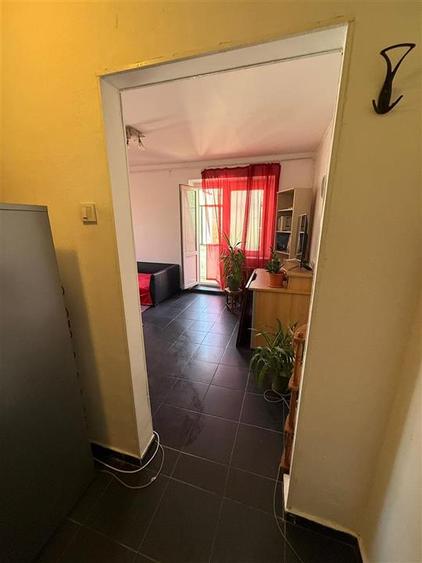 Garsonieră decomandată, mobilată în Gorjului