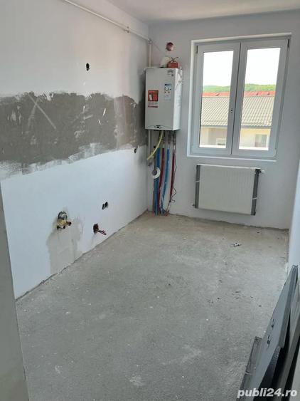 Apartament cu 3 camere semidecomandat în Florești