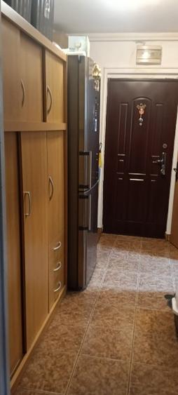 Apartament cu 3 camere semidecomandat în Titan