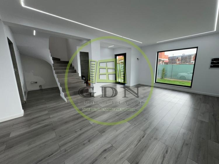 Casă individuală cu 5 camere cu Canalizare în Bariera Vâlcii