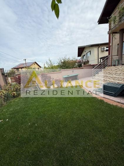 Casă individuală cu 4 camere cu Canalizare în Central