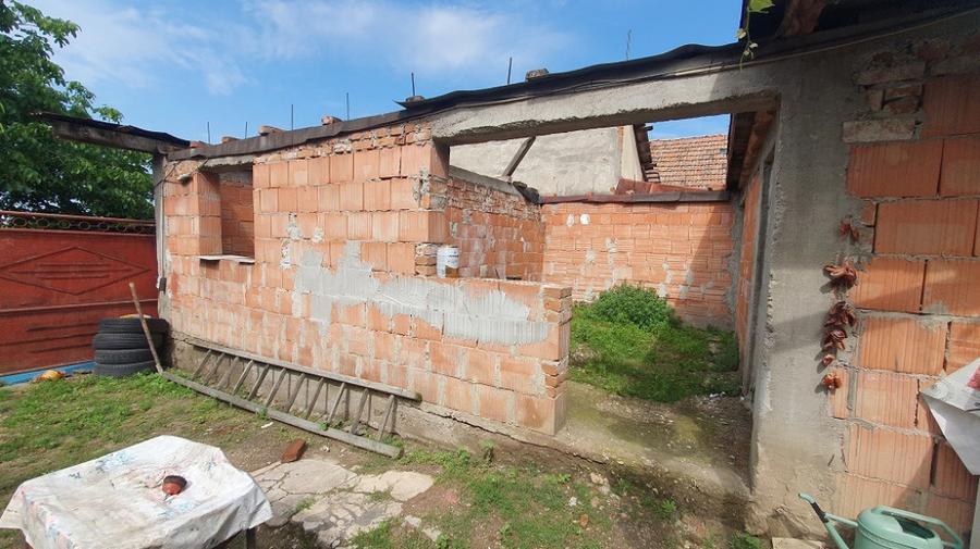 Casă cu 2 camere cu Teren 1199 Mp în Aradul Nou
