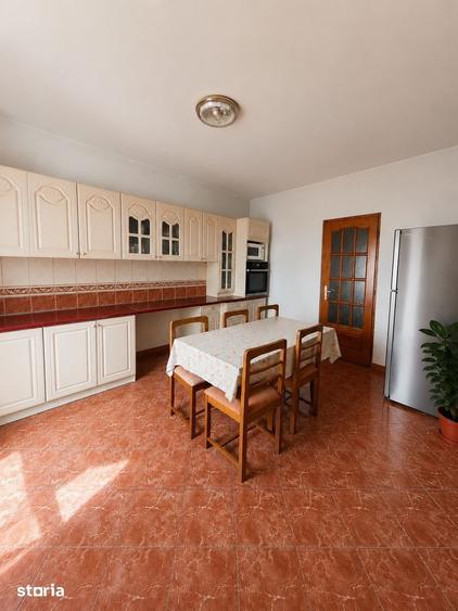Apartament cu 3 camere decomandat, mobilat în Central