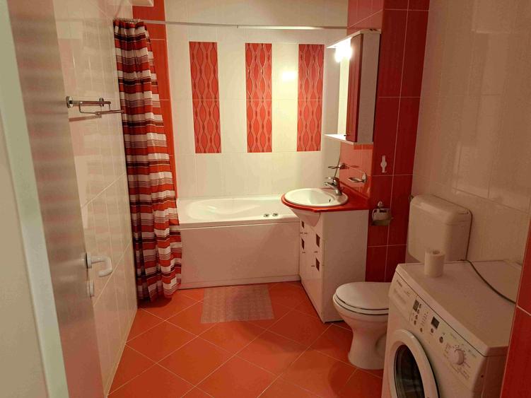 Apartament cu 3 camere decomandat în Tudor