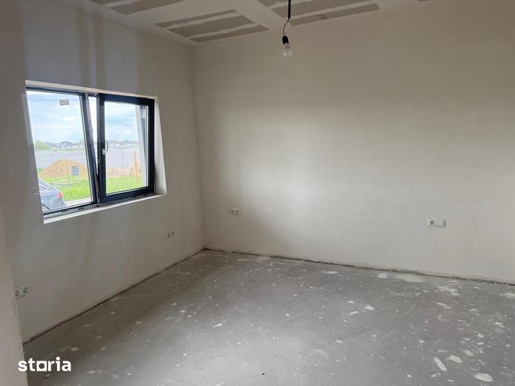 Casă cu 3 camere cu Teren 450 Mp în Lazuri