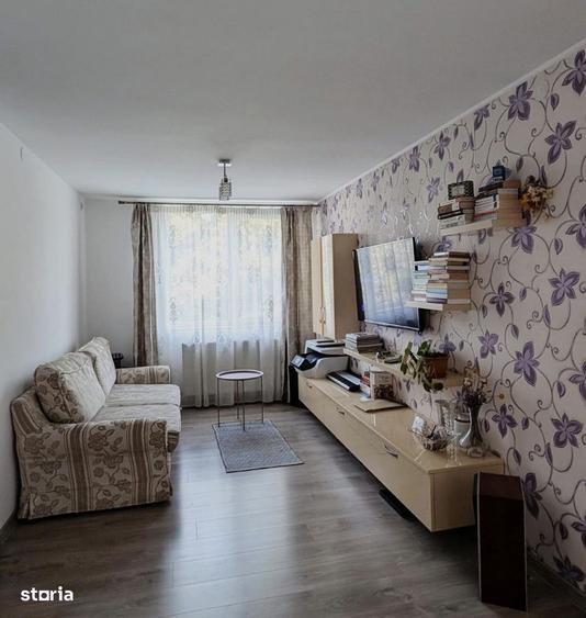 Apartament cu 3 camere semidecomandat, mobilat în Semicentral