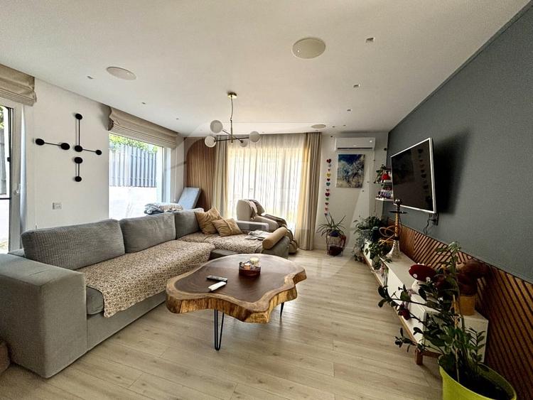 Duplex cu 4 camere cu Garaj în Iris