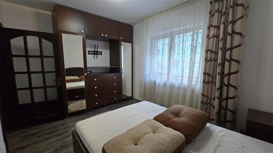 Apartament cu 3 camere decomandat, mobilat în Central