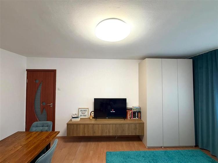 Apartament cu 3 camere decomandat în Rogerius