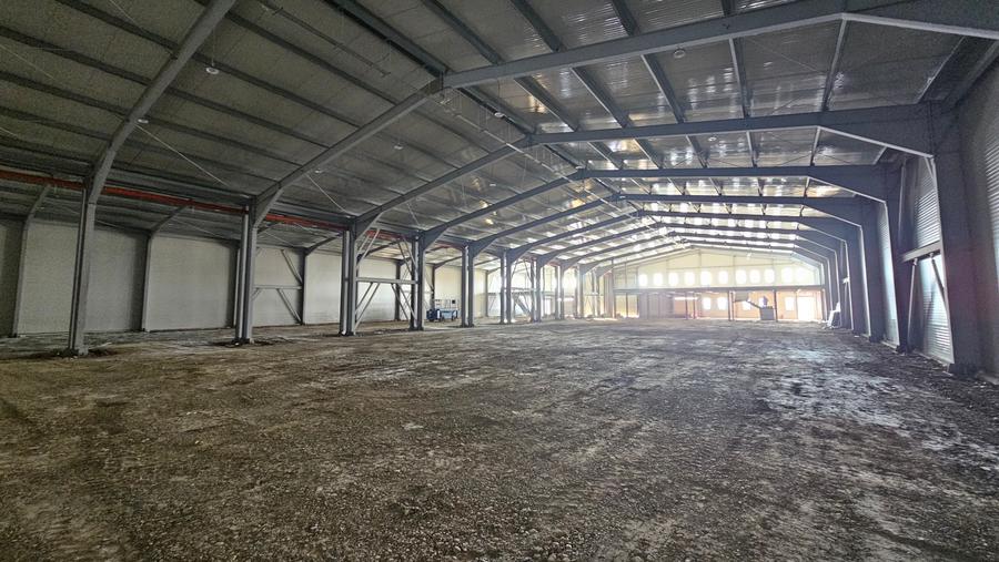 Spațiu industrial, de 1,300 mp, în Balotești
