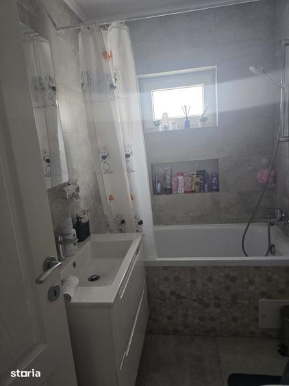 Apartament cu 3 camere decomandat în Micro 16
