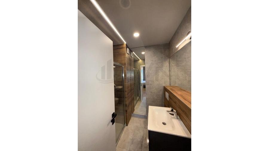 Apartament cu 4 camere semidecomandat, mobilat în Pipera