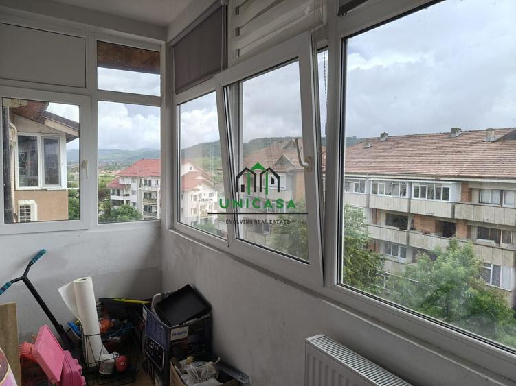 Apartament cu 3 camere decomandat în Ostroveni