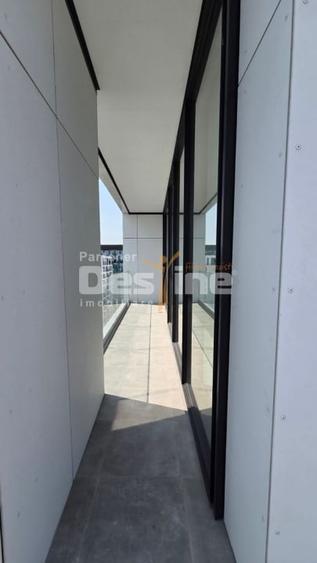 Penthouse cu 4 camere decomandat în 13 Septembrie