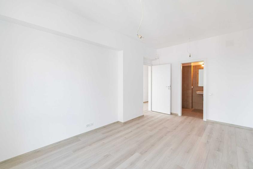 Apartament cu 3 camere decomandat în Costin Georgian