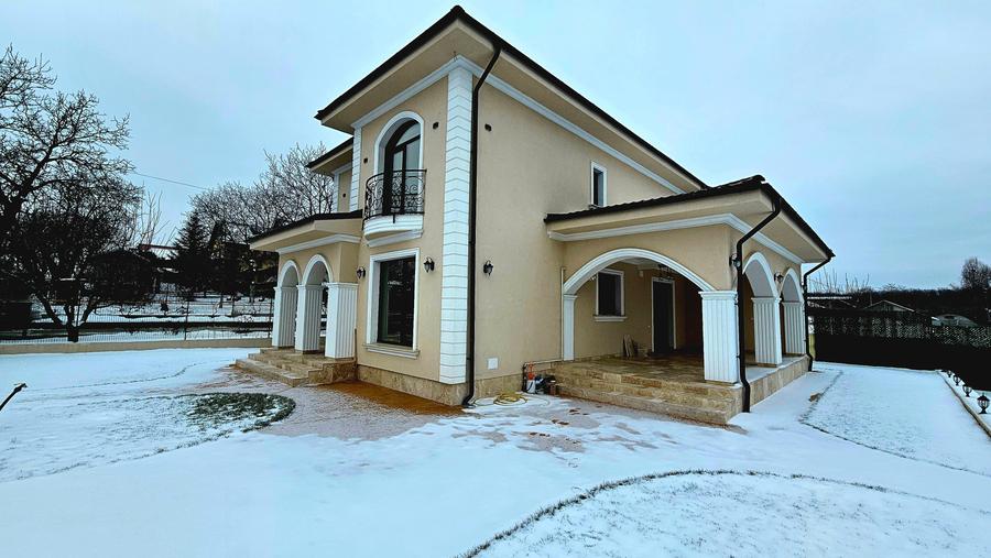 Casă individuală cu 4 camere cu Canalizare în Central