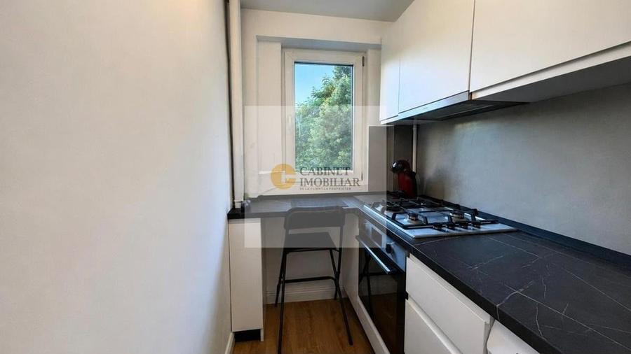 Apartament cu 2 camere decomandat, mobilat în P-ța Victoriei