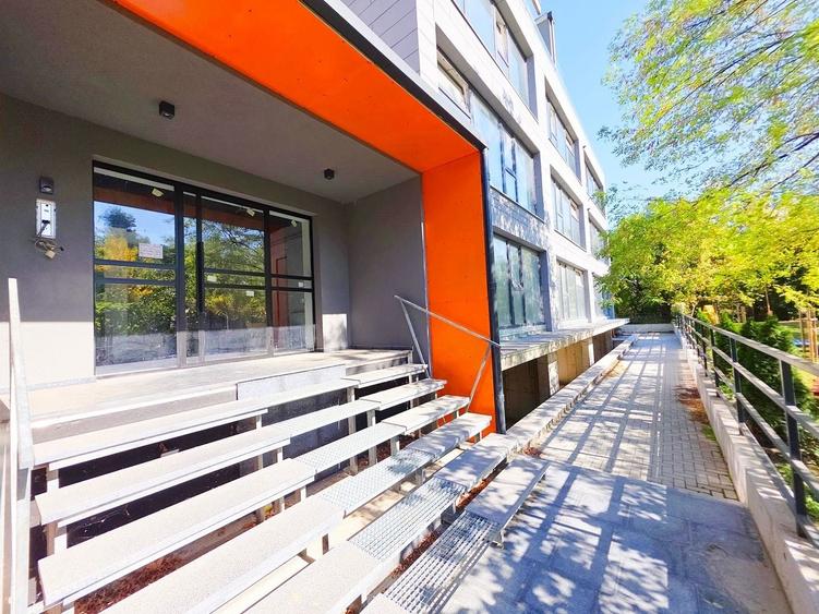 Apartament cu 3 camere decomandat în Splaiul Unirii