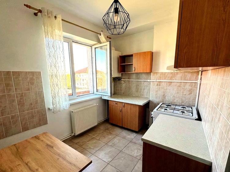 Apartament cu 2 camere decomandat, mobilat în Aeroport