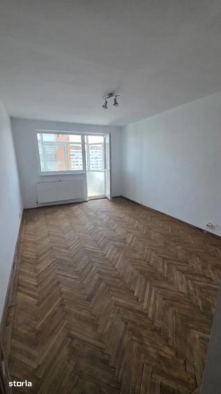 Apartament cu 3 camere decomandat în Craiovița Nouă