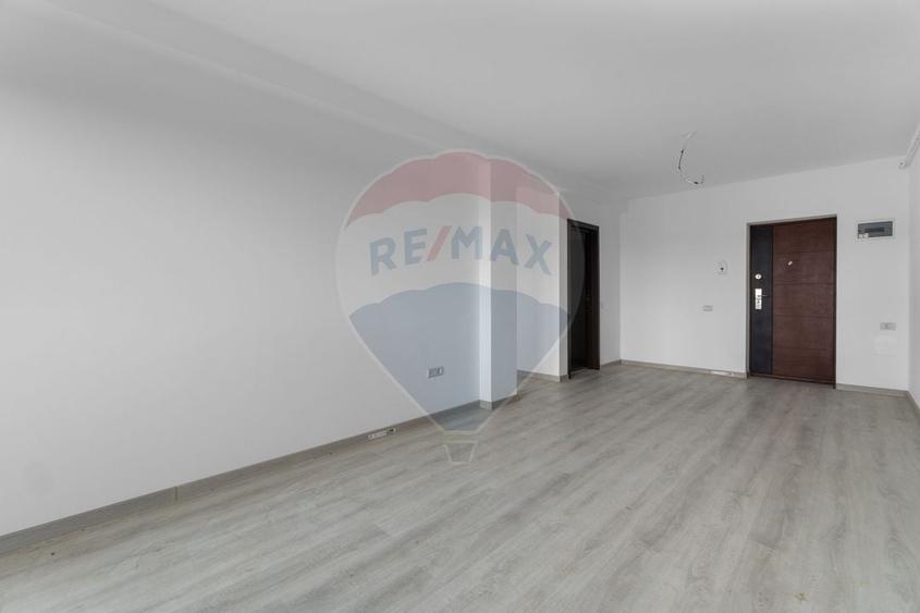 Apartament cu 2 camere semidecomandat în Sânpetru