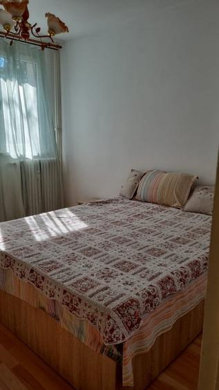 Apartament cu 3 camere decomandat în Titan